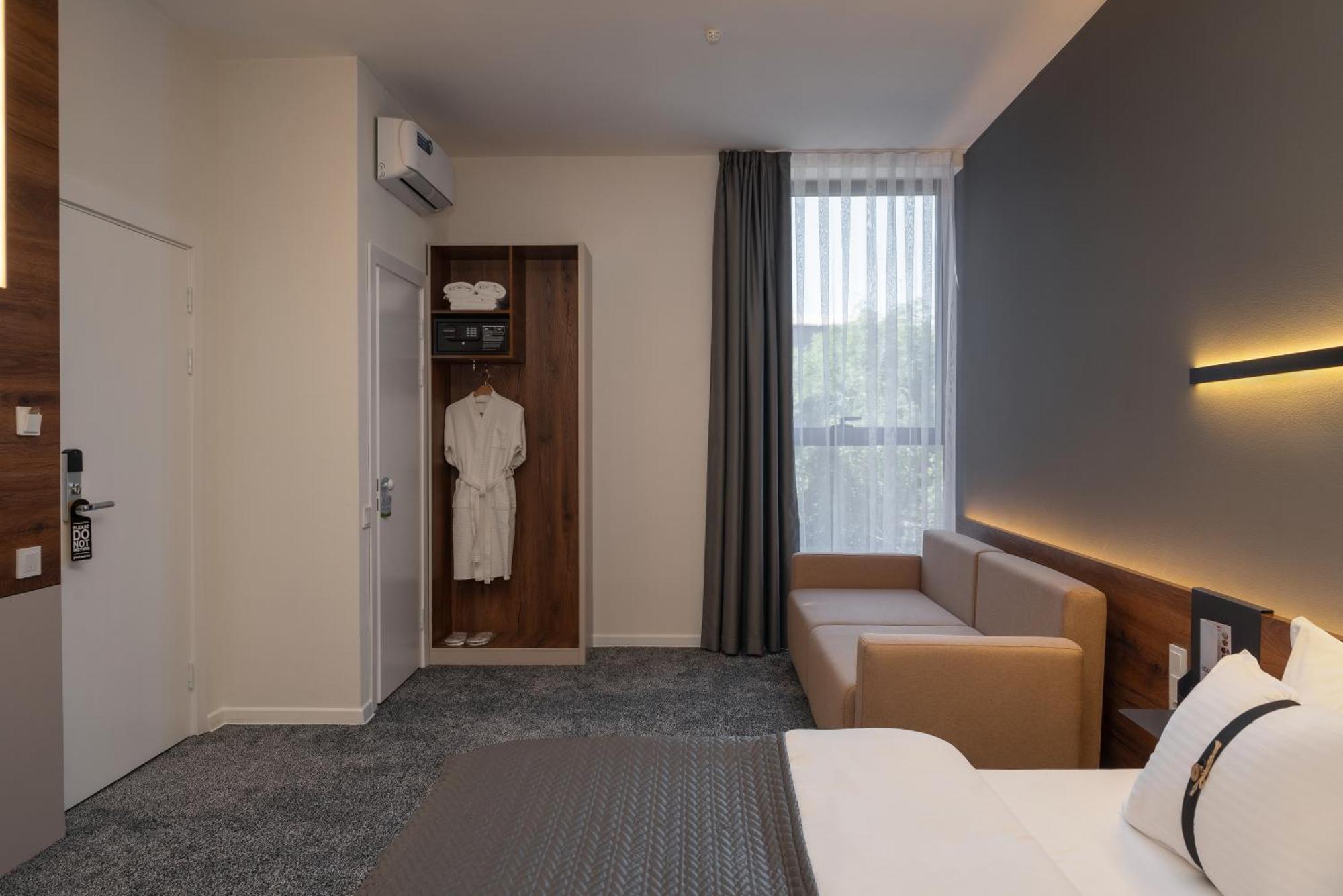 Duo Hotel By Futuro Biskek Kültér fotó