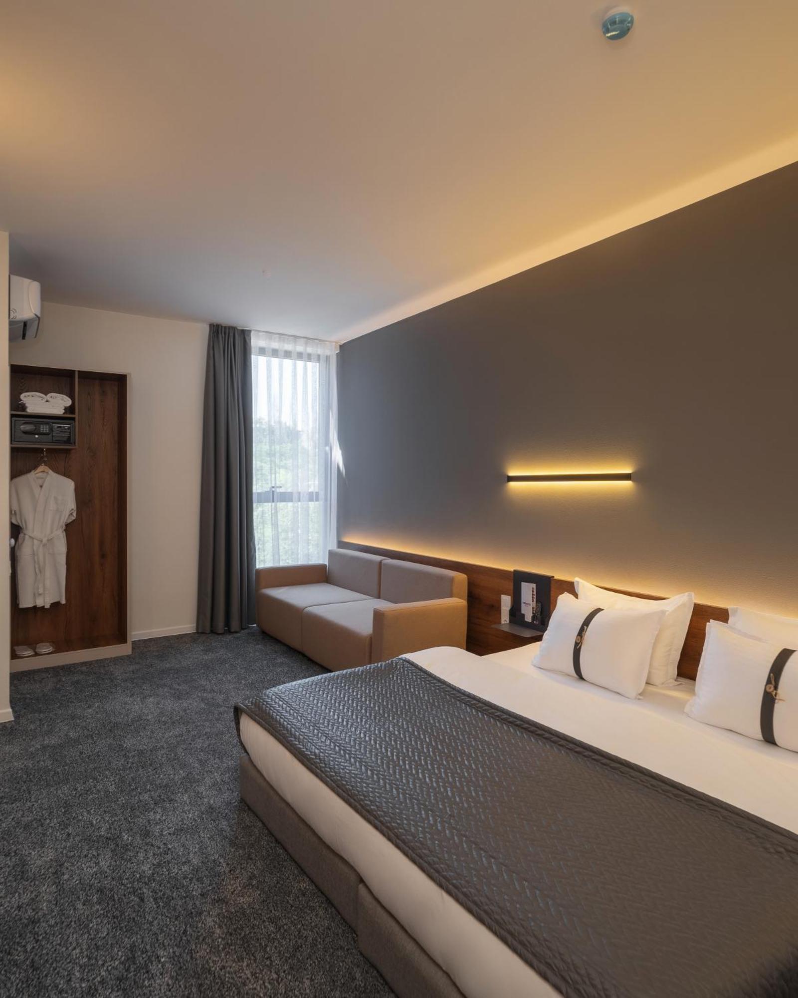 Duo Hotel By Futuro Biskek Kültér fotó